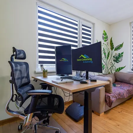 Coworking & Coliving * ديفين